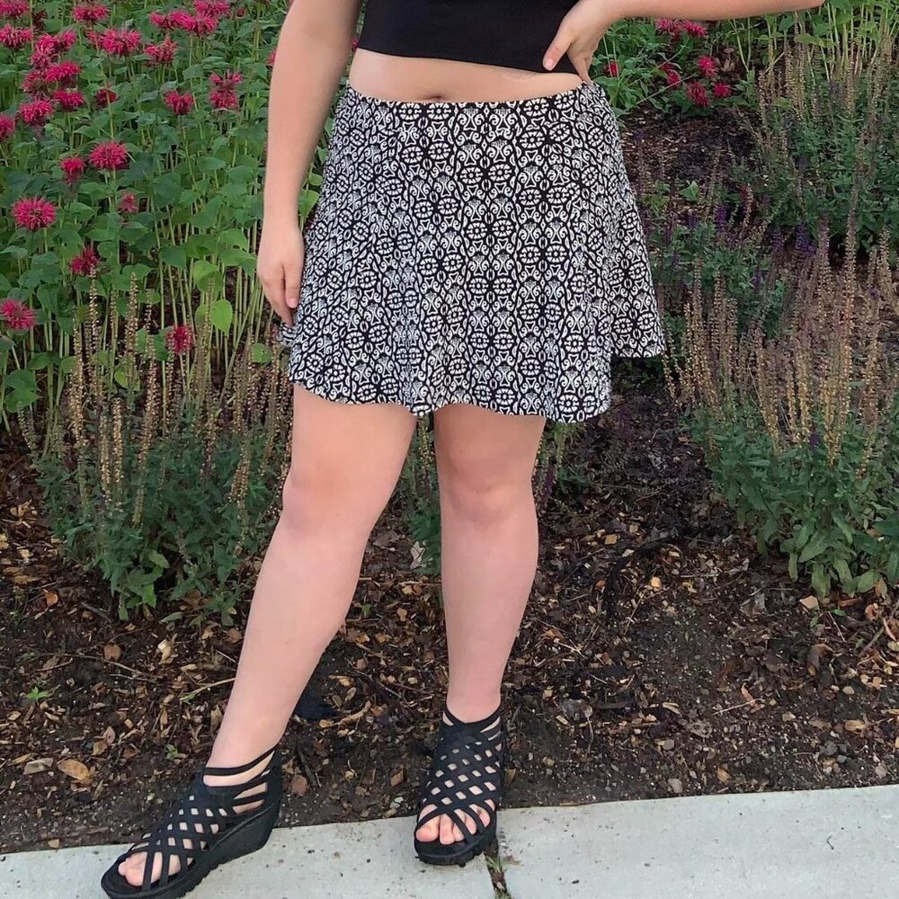 Aeropostale Women's‎ Black and White Boho Patterned Flare Mini Skirt